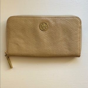 Tori Burch wallet